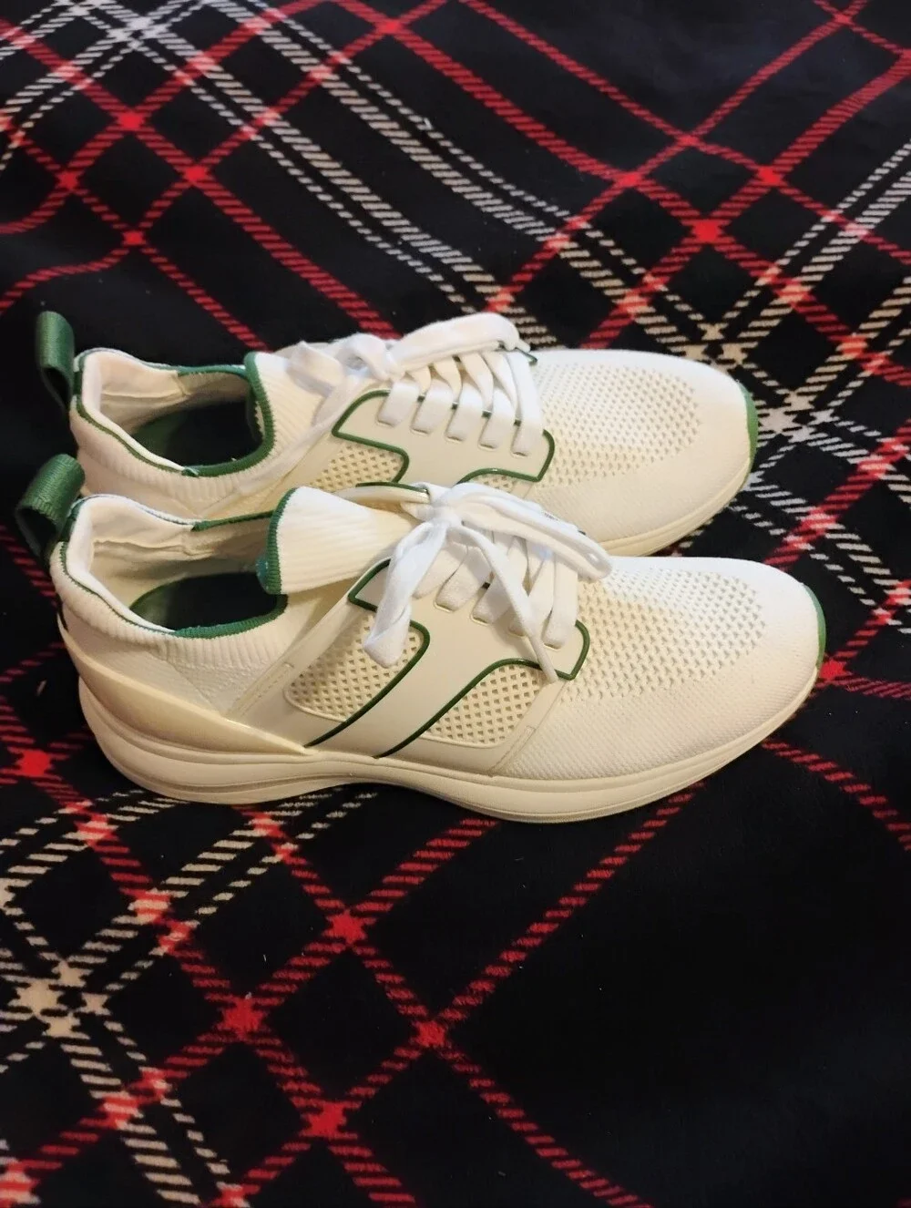 Women's Like New White 🤍 And Green 💚 Tory Burch Sneakers U.S. Size 9.5